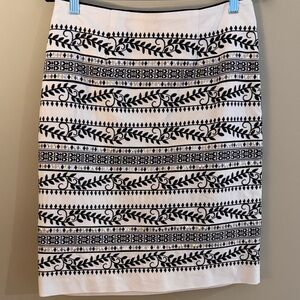 White House Black Market Elegant Black and White Patterned Skirt size 4